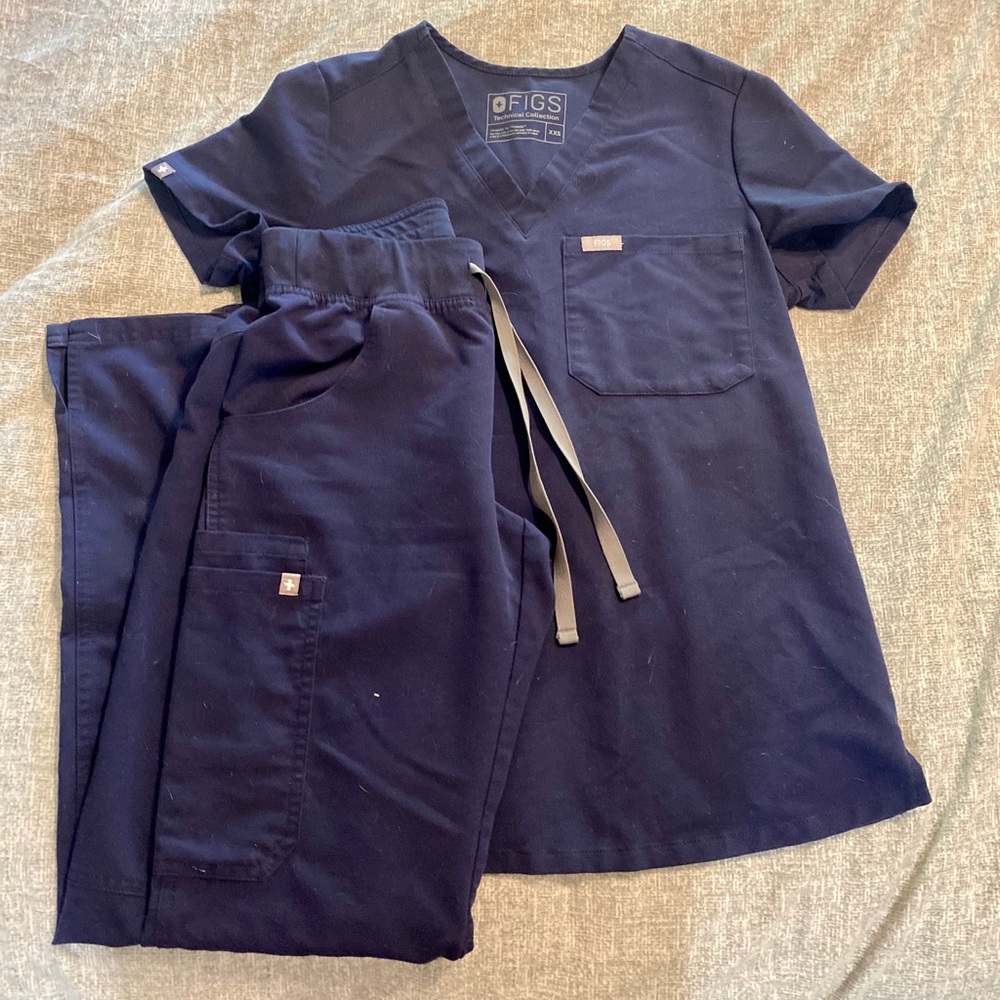 Navy Figs Scrub Set